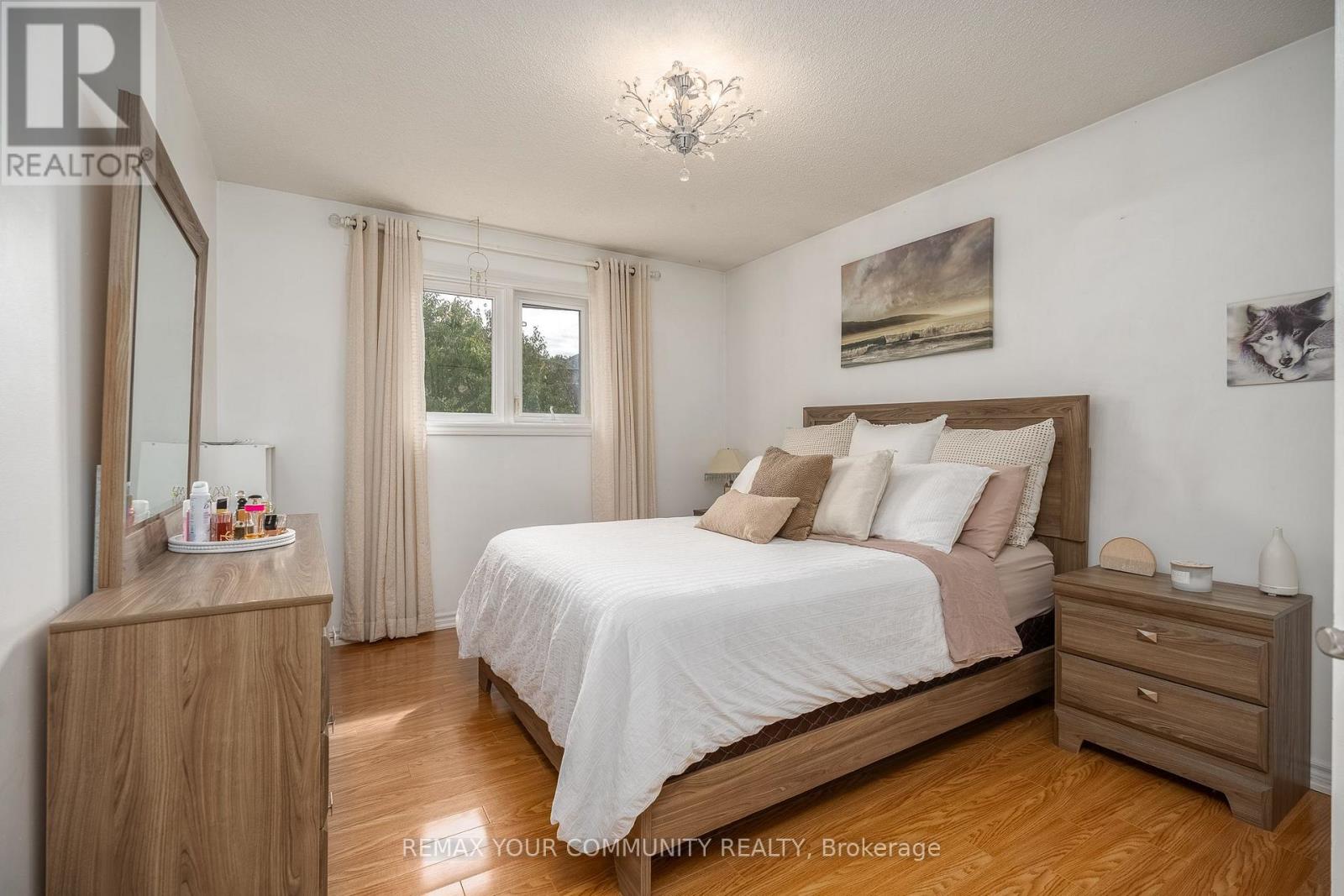 21 SILVERCREEK CRESCENT - 25