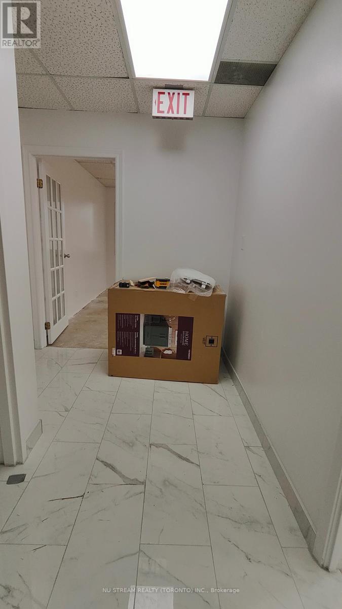 9011 Leslie Street — photo 10