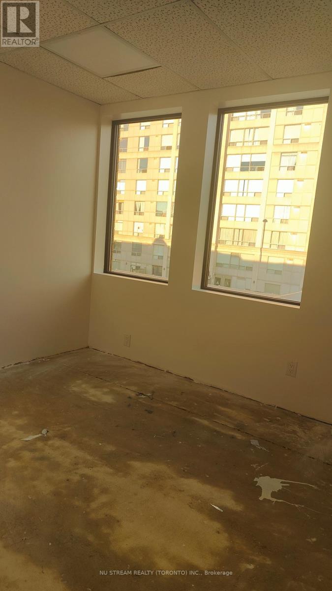 9011 Leslie Street — photo 14