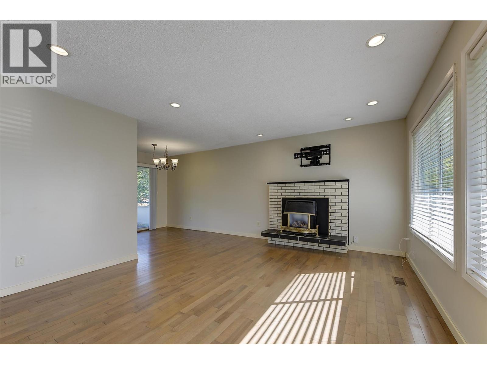 565 Dougall Road S - 6