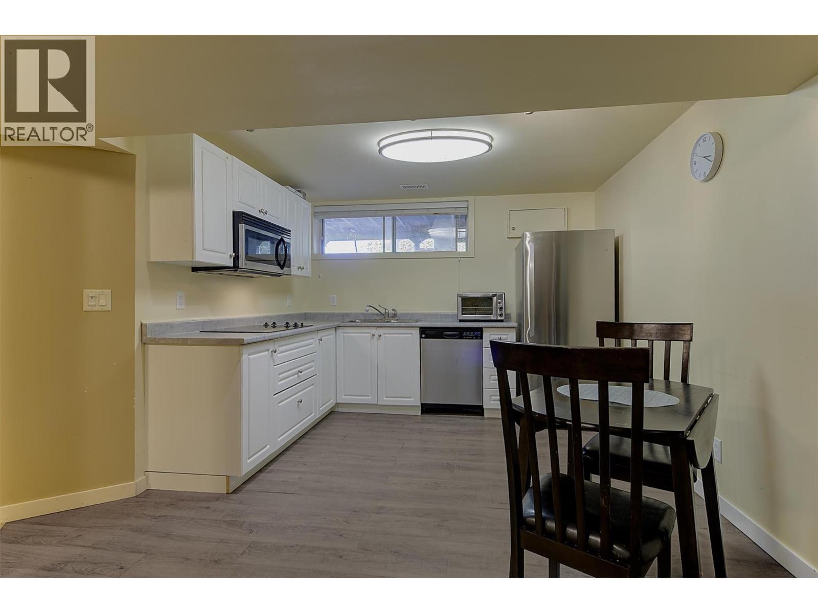 565 Dougall Road S - Image 28