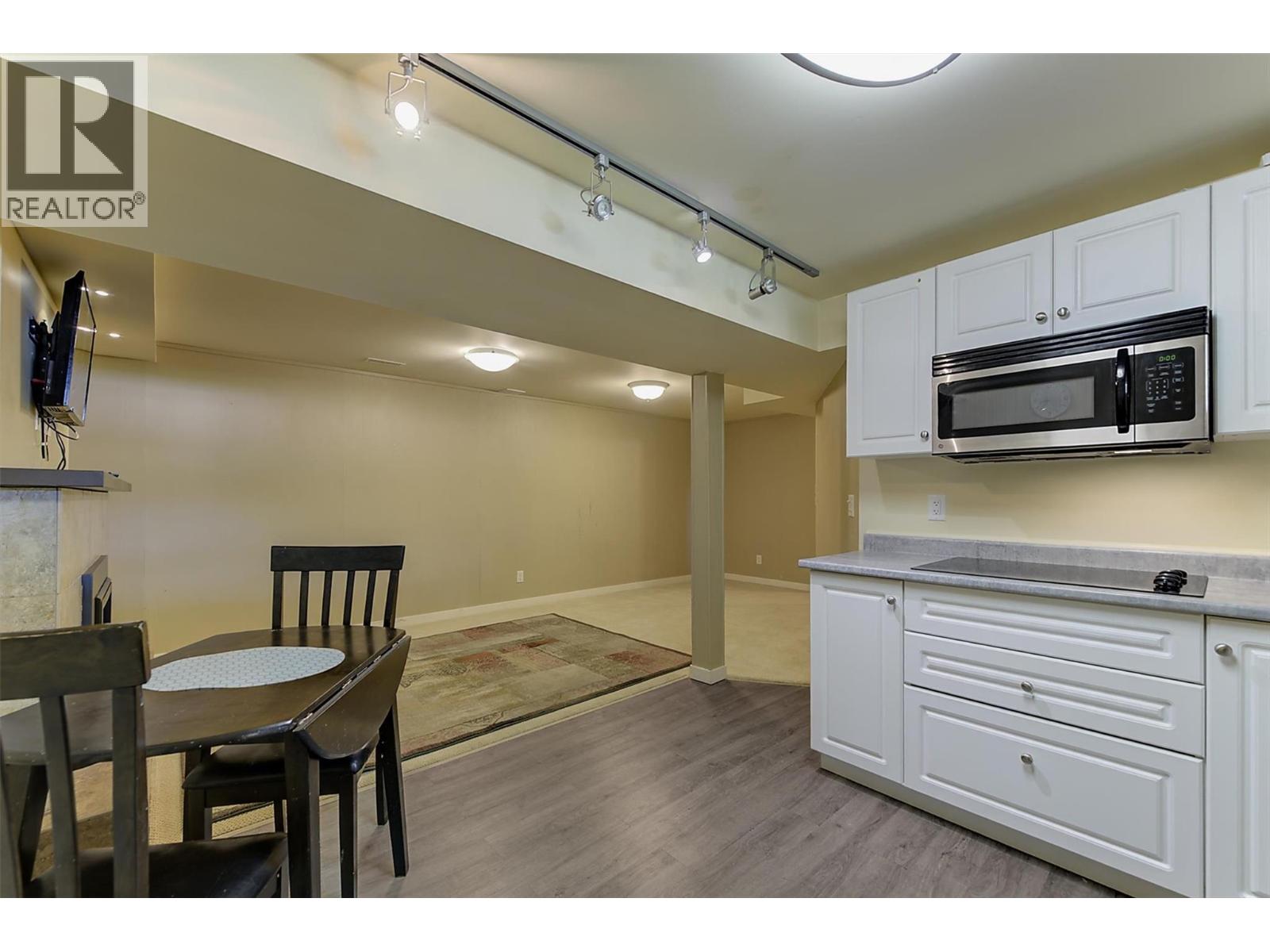 565 Dougall Road S - Image 30