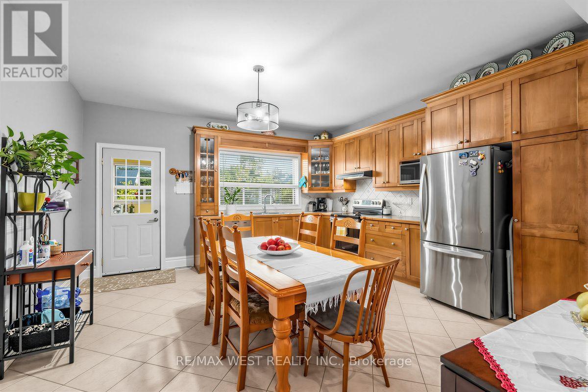 66 BRISTOL AVENUE - 10