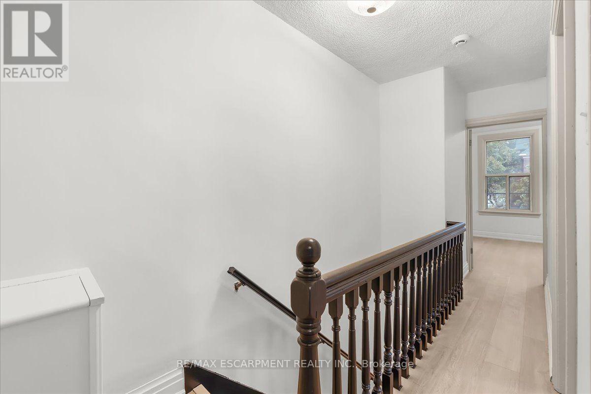 109 Macaulay Street East, Hamilton, ON photo 10