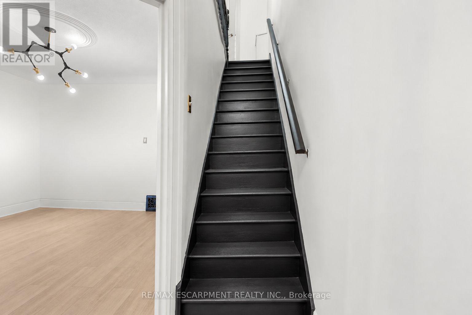 109 Macaulay Street East, Hamilton, ON photo 9