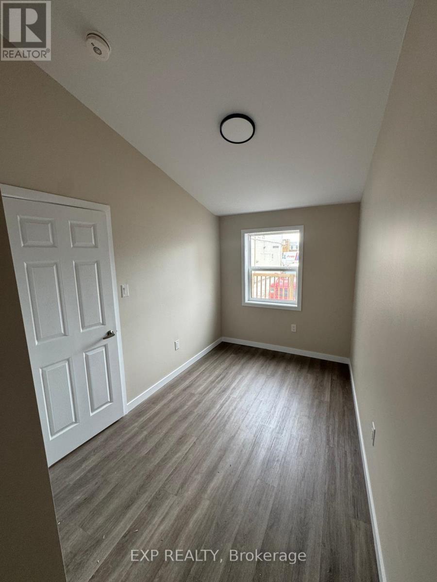 439 MAIN STREET E - 5