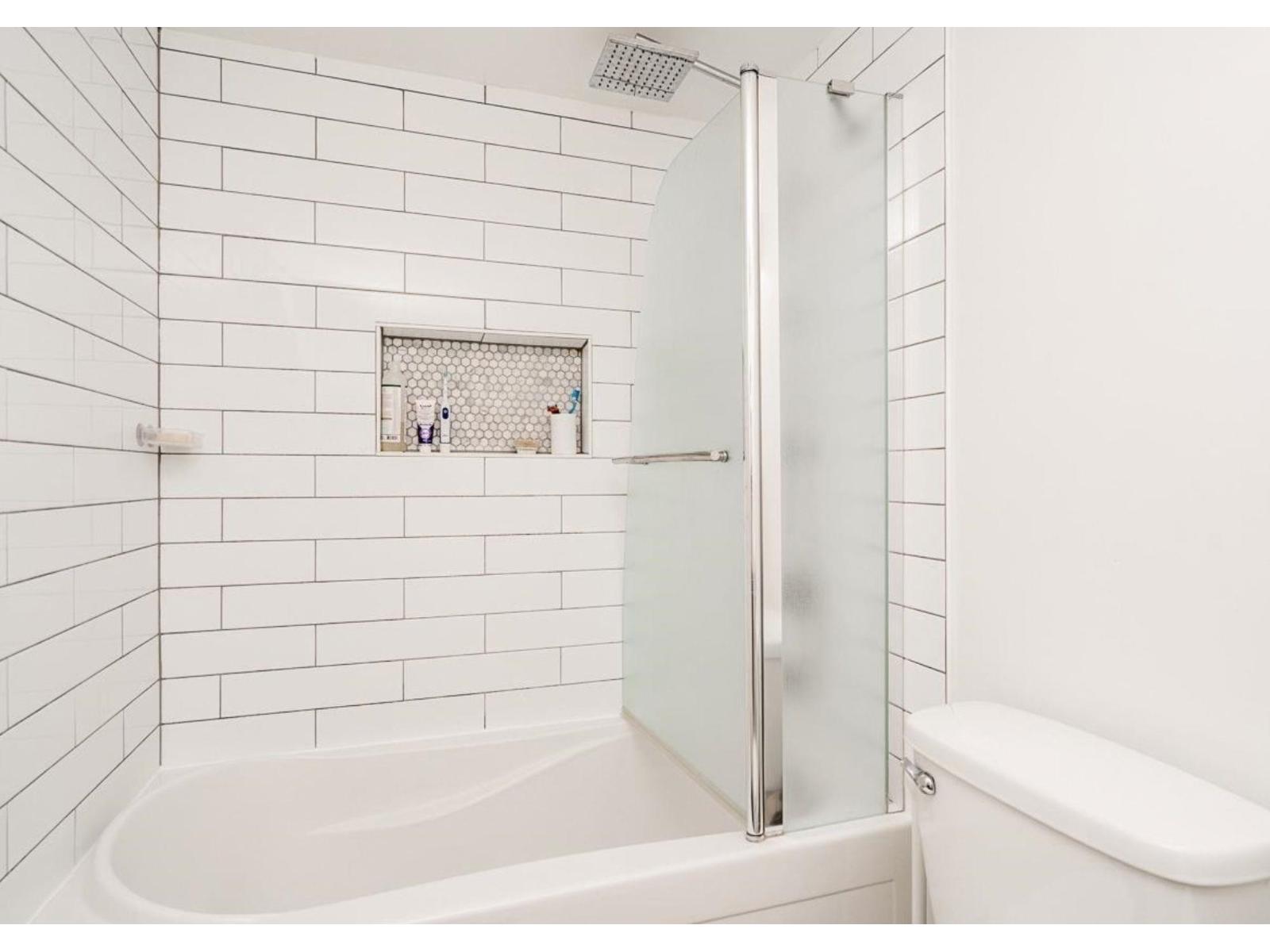 104 15991 THRIFT AVENUE, White Rock - Image 1