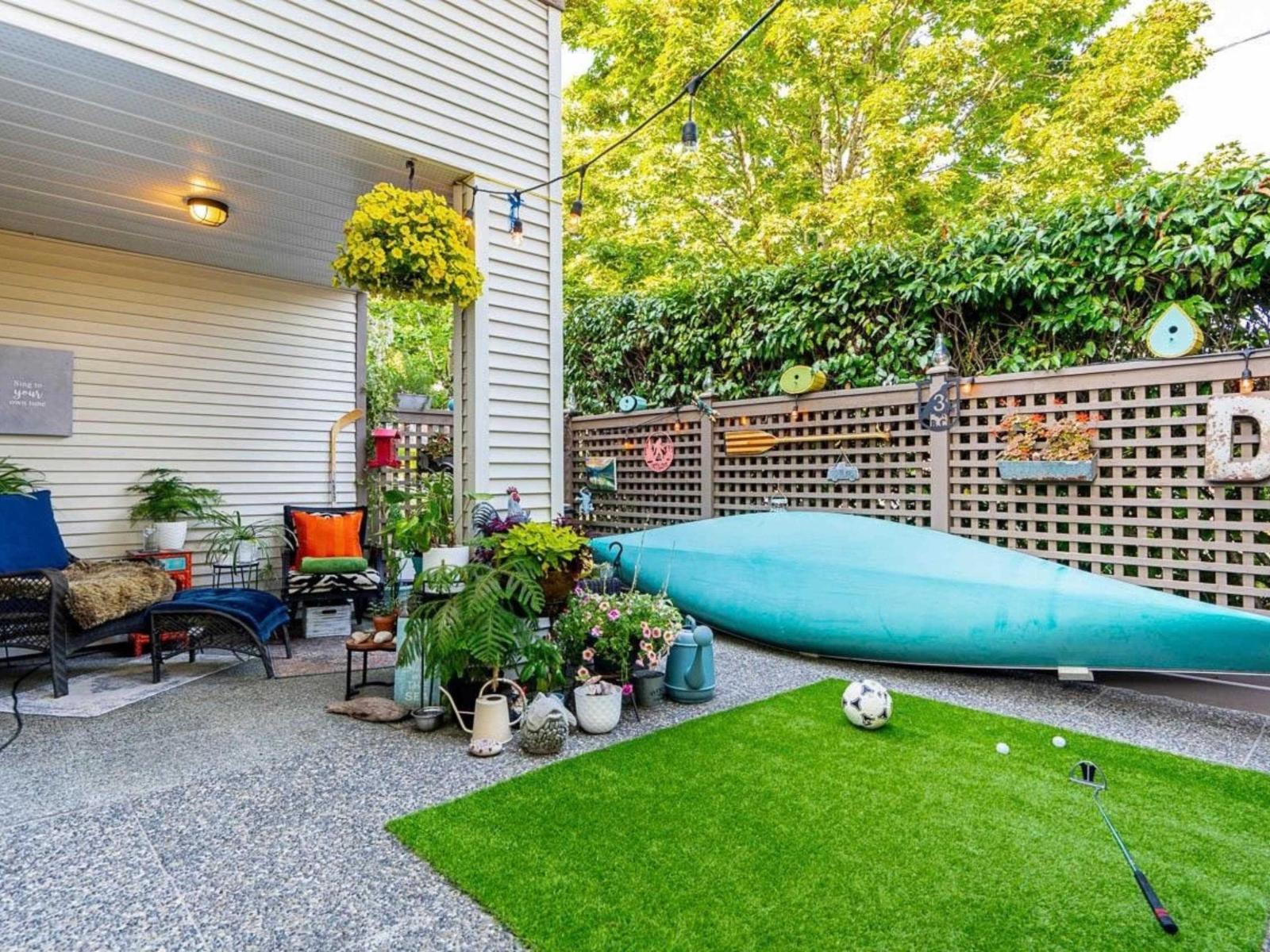 104 15991 THRIFT AVENUE, White Rock - Image 1