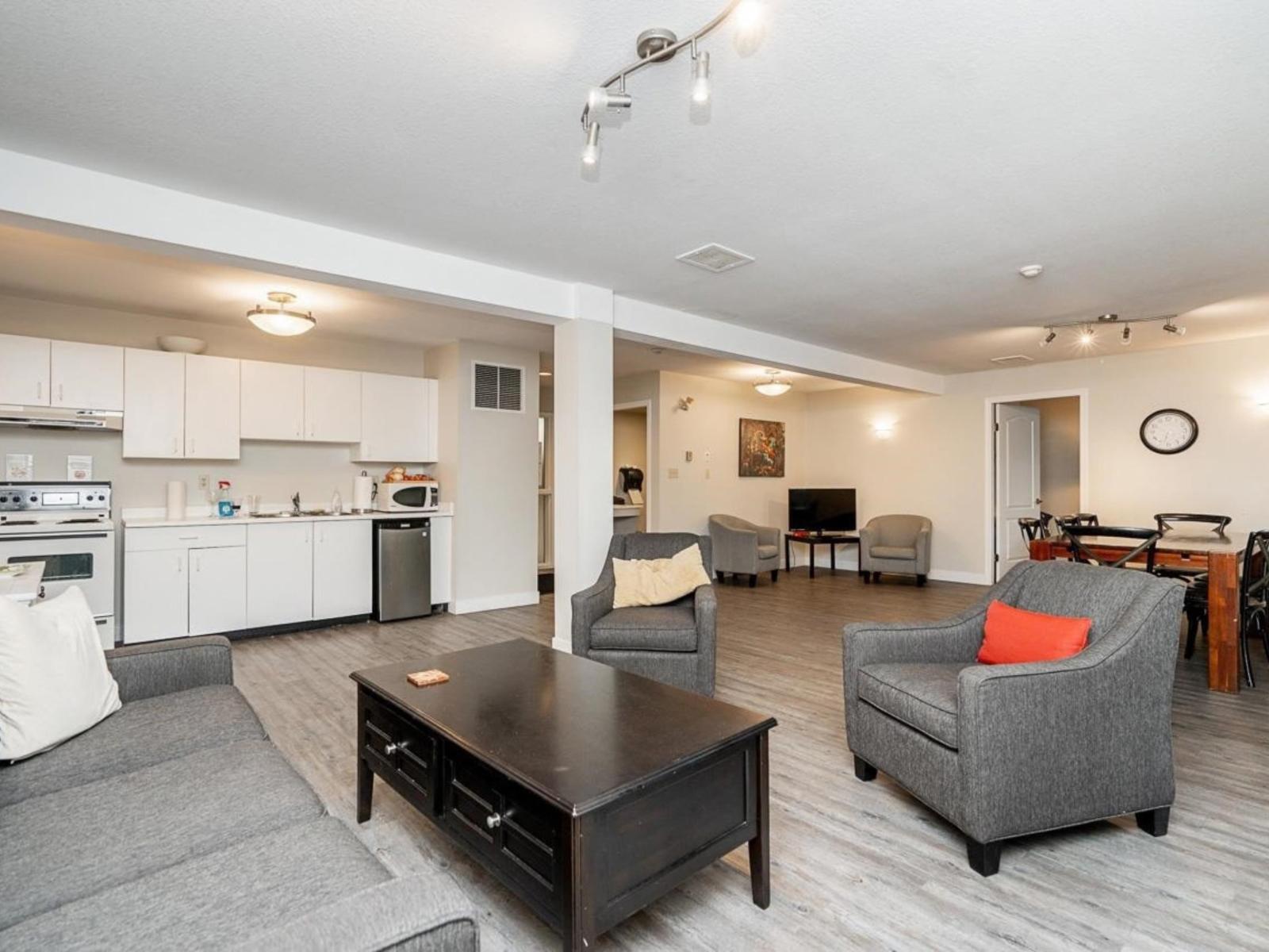 104 15991 THRIFT AVENUE, White Rock - Image 1