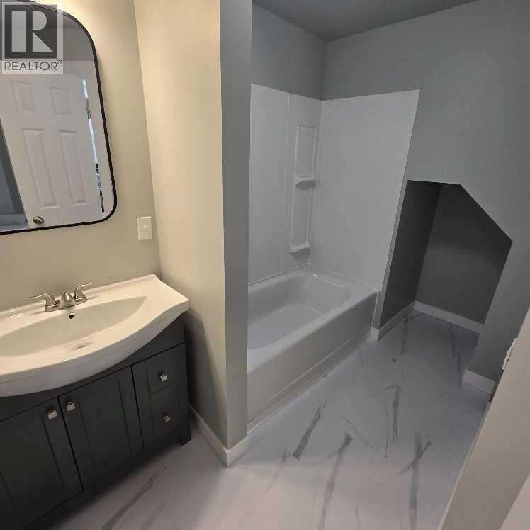 4930 48 Street - 10