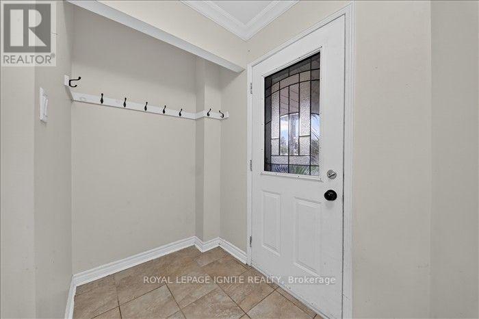 8 Vail Meadows Crescent, Clarington, ON photo 6
