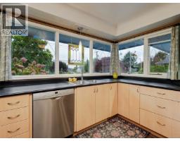 Entrance - 2064 Lansdowne Rd, Oak Bay, BC V8P1B3 Photo 10