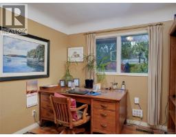 Primary Bedroom - 2064 Lansdowne Rd, Oak Bay, BC V8P1B3 Photo 15