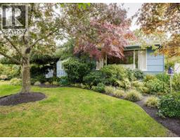2064 Lansdowne Rd, Oak Bay, BC V8P1B3 Photo 37