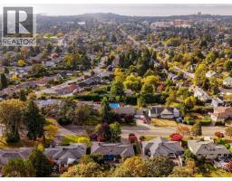 2064 Lansdowne Rd, Oak Bay, BC V8P1B3 Photo 41
