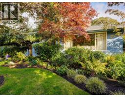 2064 Lansdowne Rd, Oak Bay, BC V8P1B3 Photo 60
