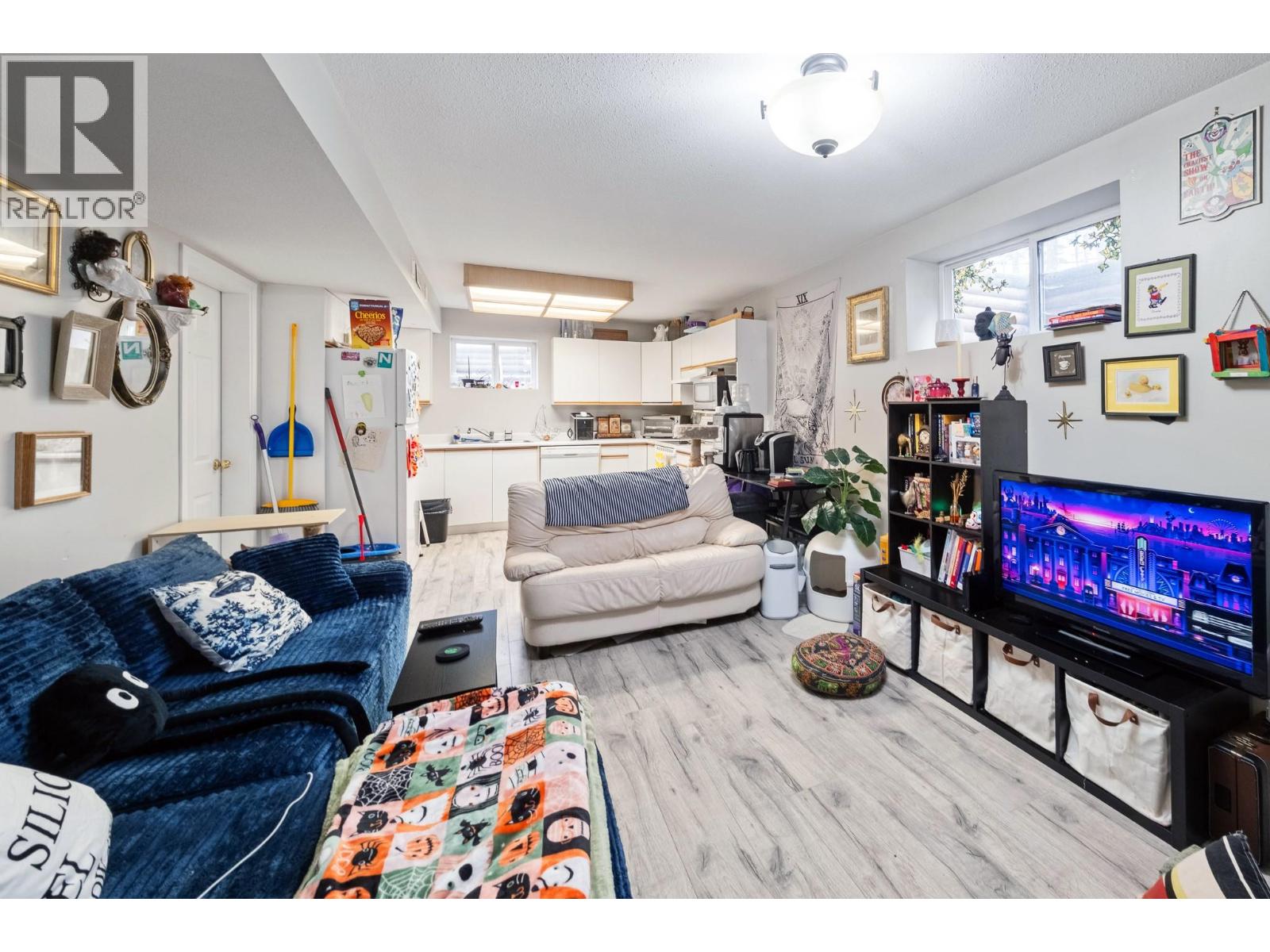2466 Alexandria Way - 33