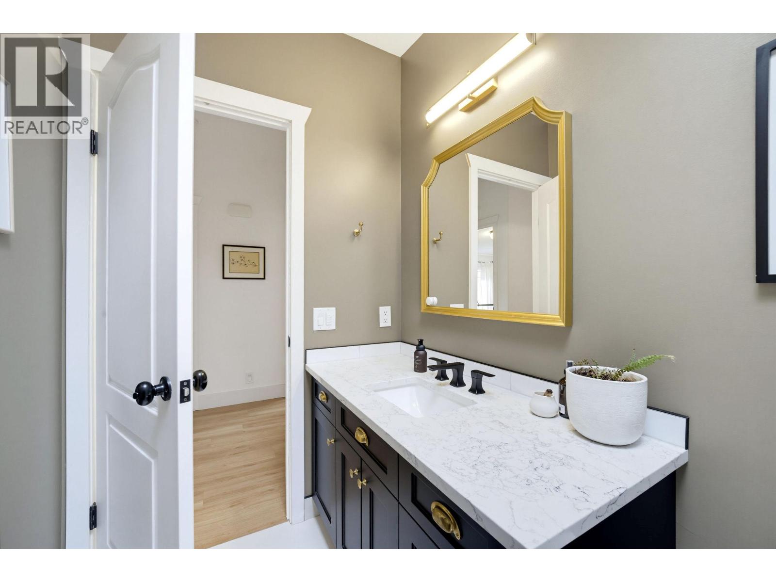7241 46 Street NE - 30