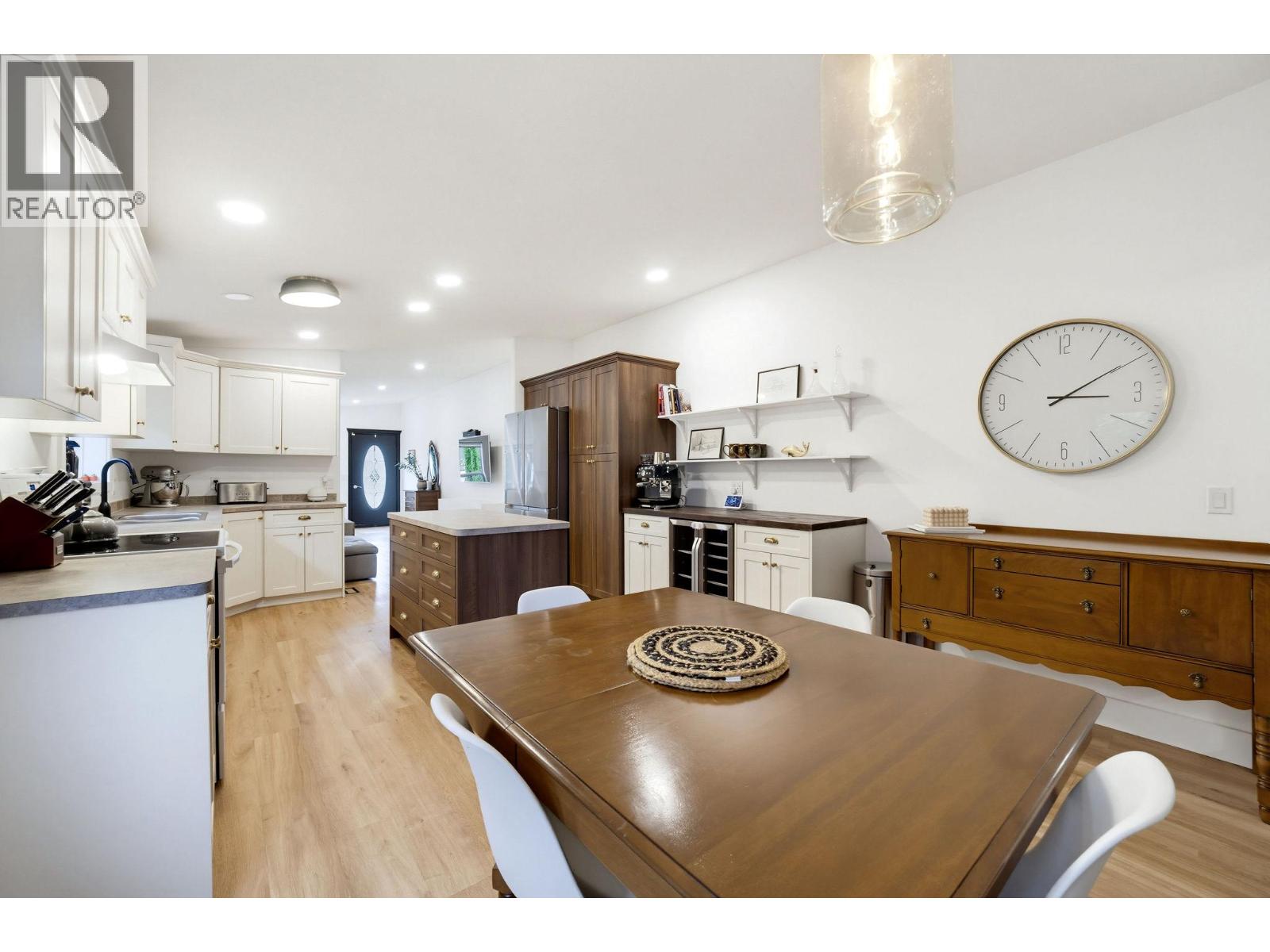 7241 46 Street NE - 13
