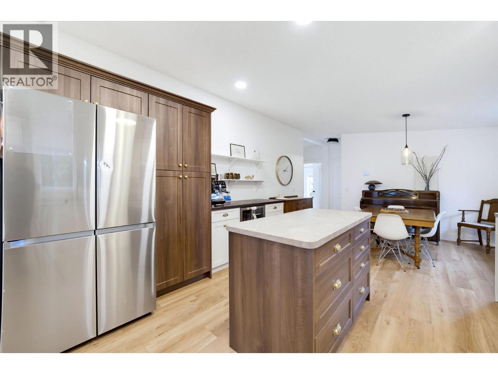 7241 46 Street NE - 6