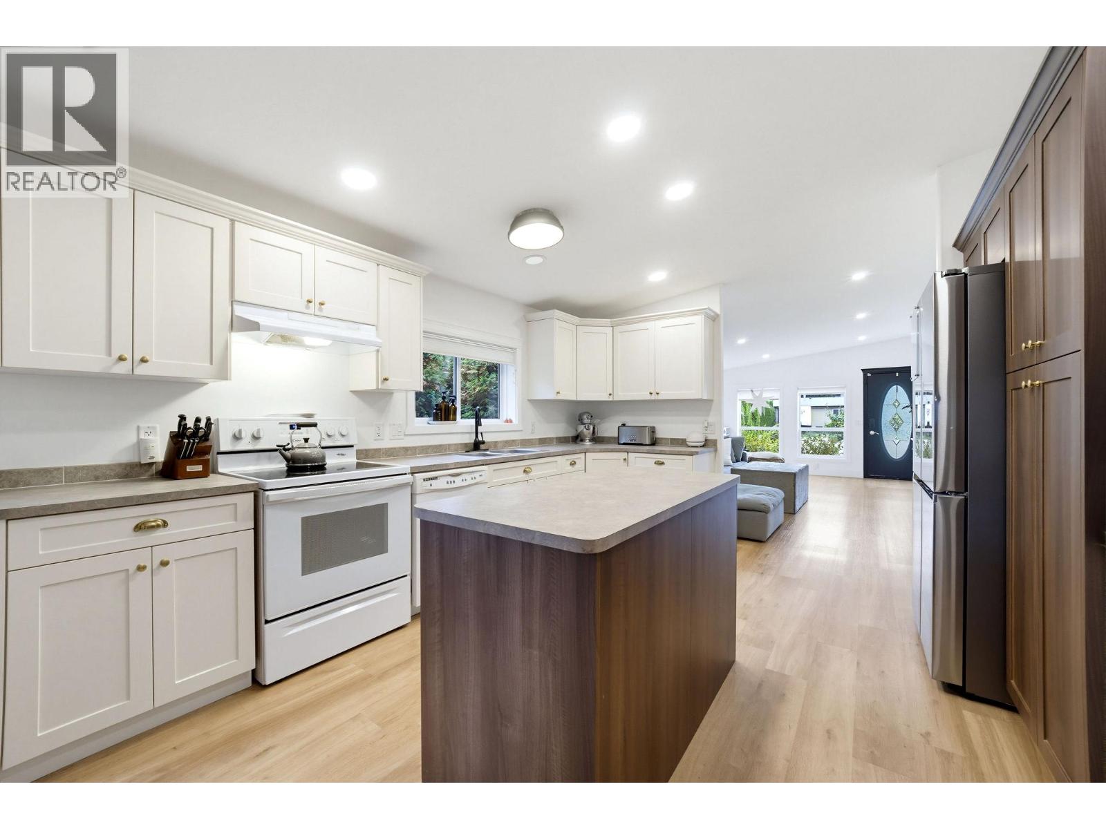 7241 46 Street NE - 7