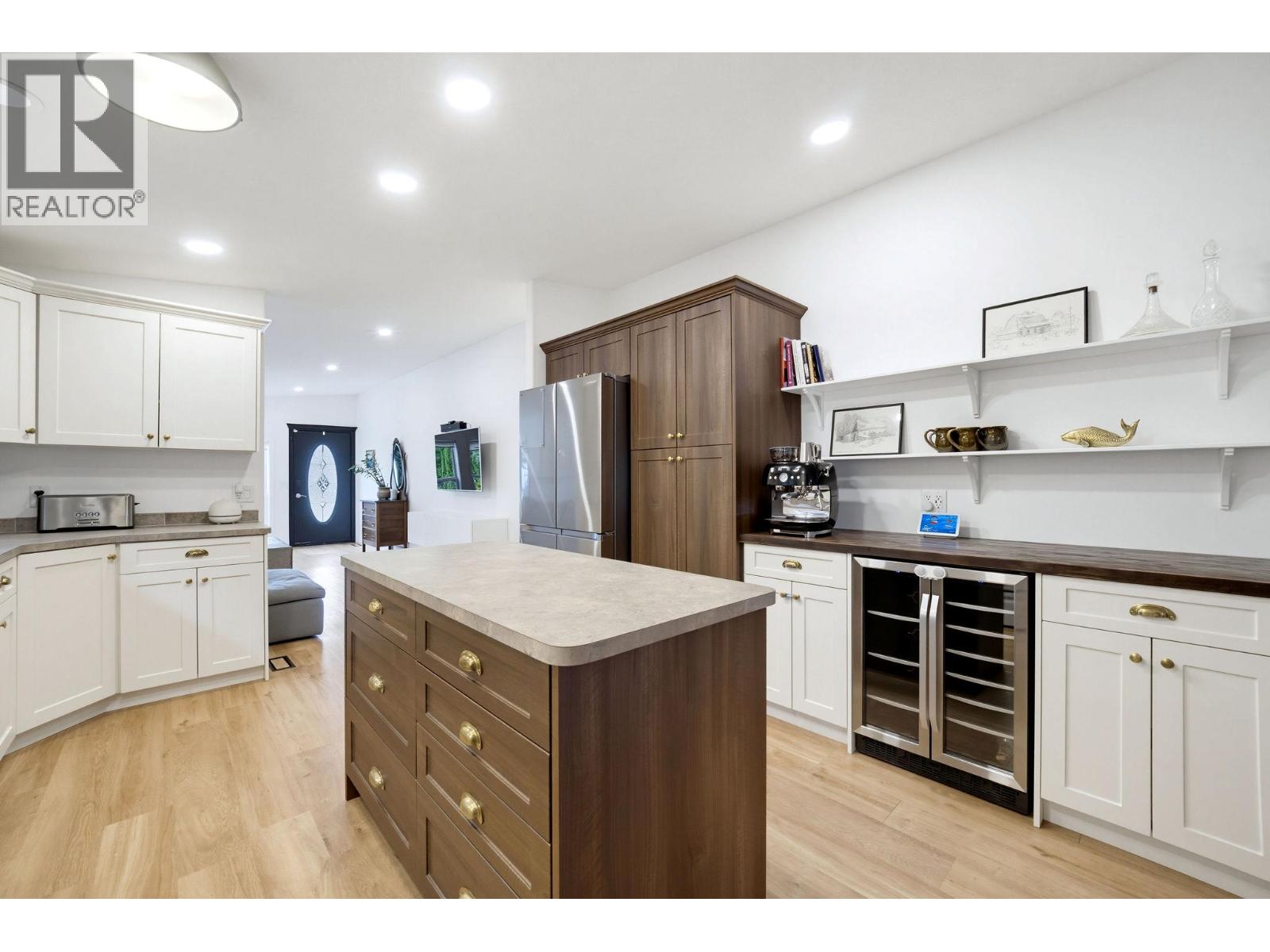 7241 46 Street NE - Image 4