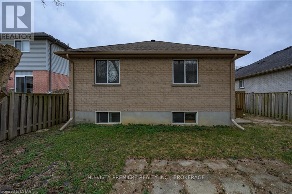 602 SPRUCEWOOD DRIVE - 41