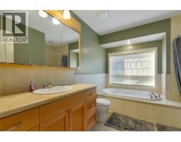 Full ensuite bathroom - 110 Red Rock Crescent, Enderby, BC V4Y4B8 Photo 13