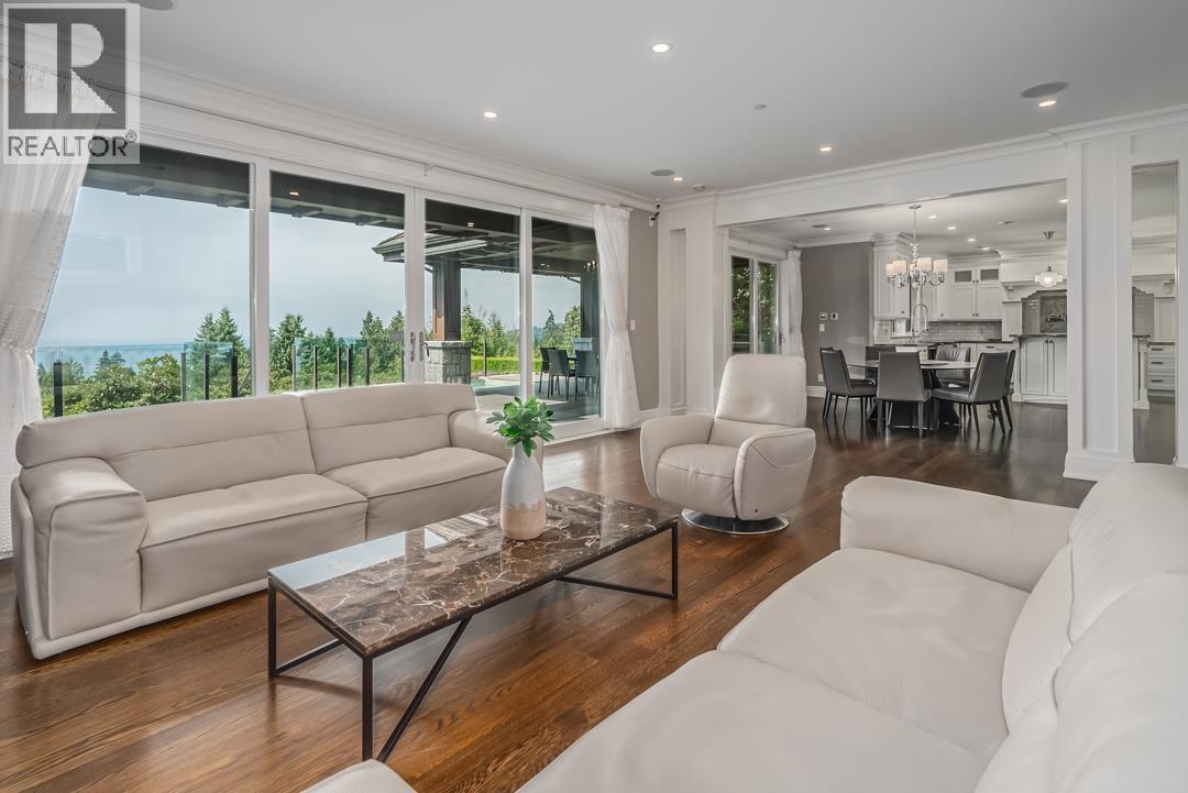 2638 QUEENS AVENUE, West Vancouver