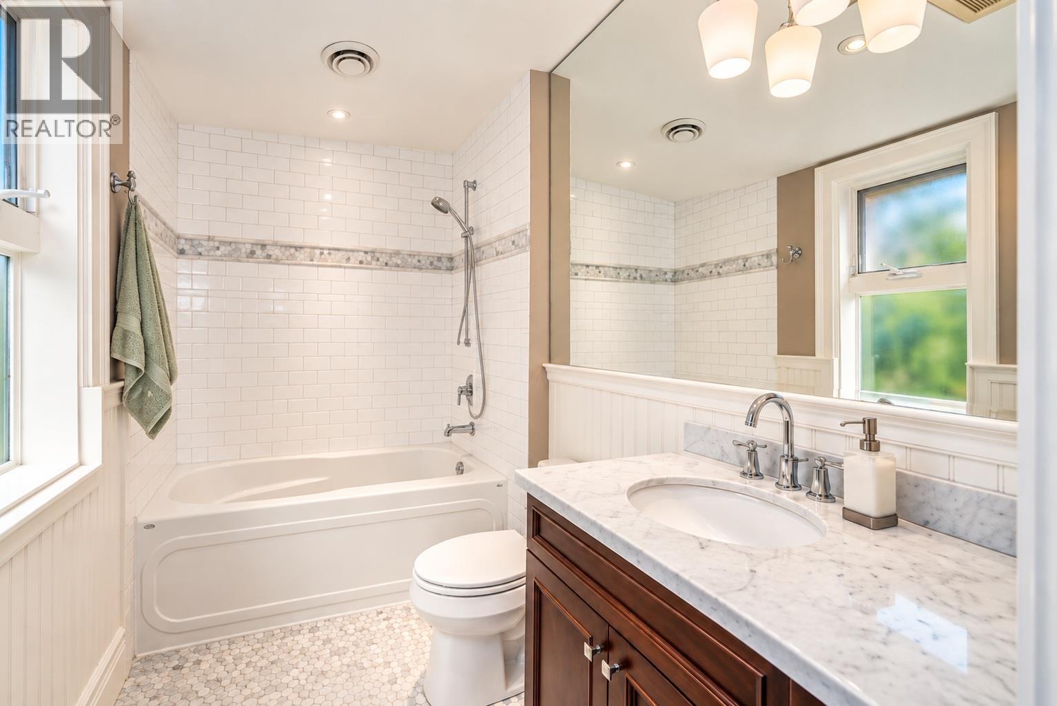 2638 QUEENS AVENUE, West Vancouver
