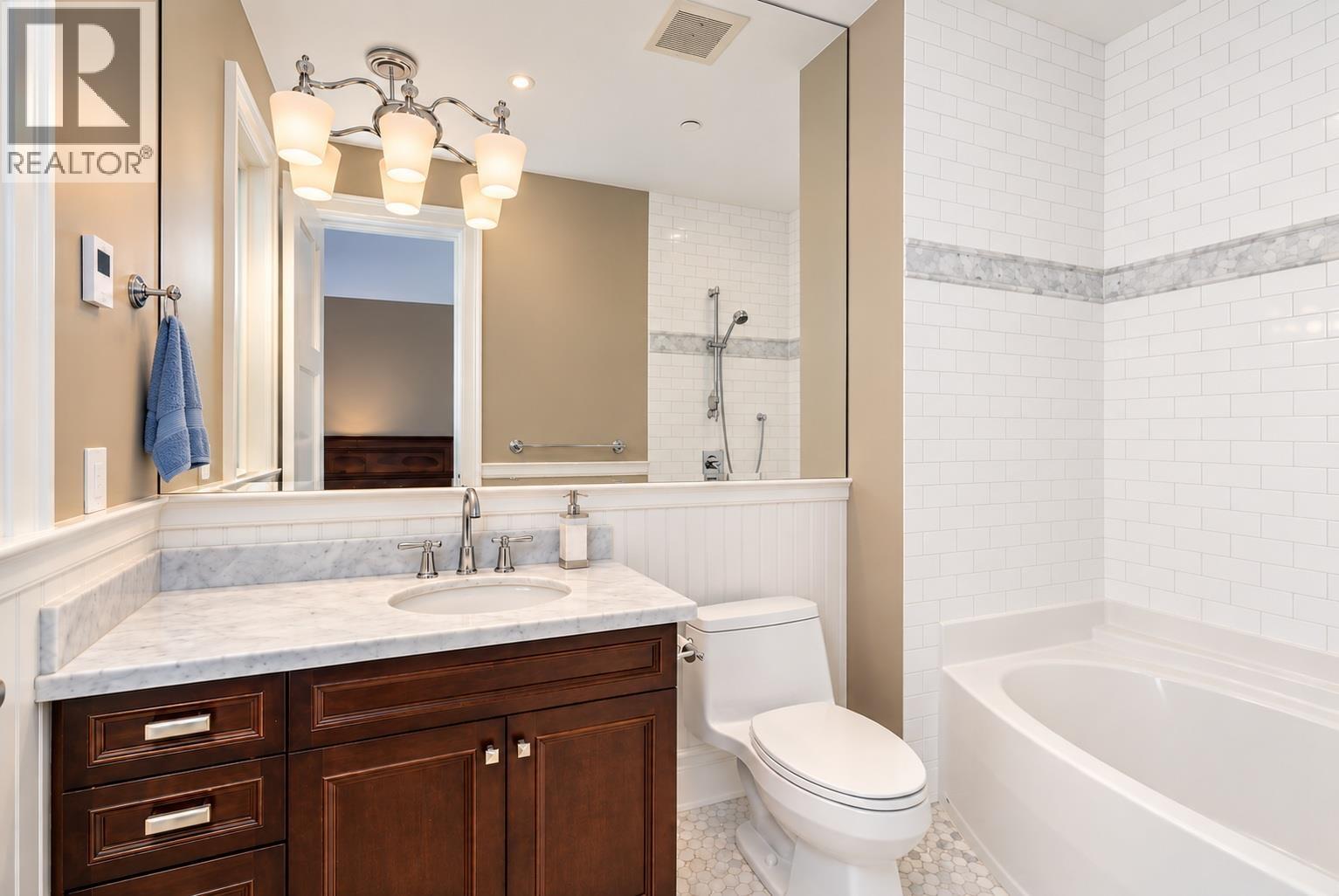 2638 QUEENS AVENUE, West Vancouver