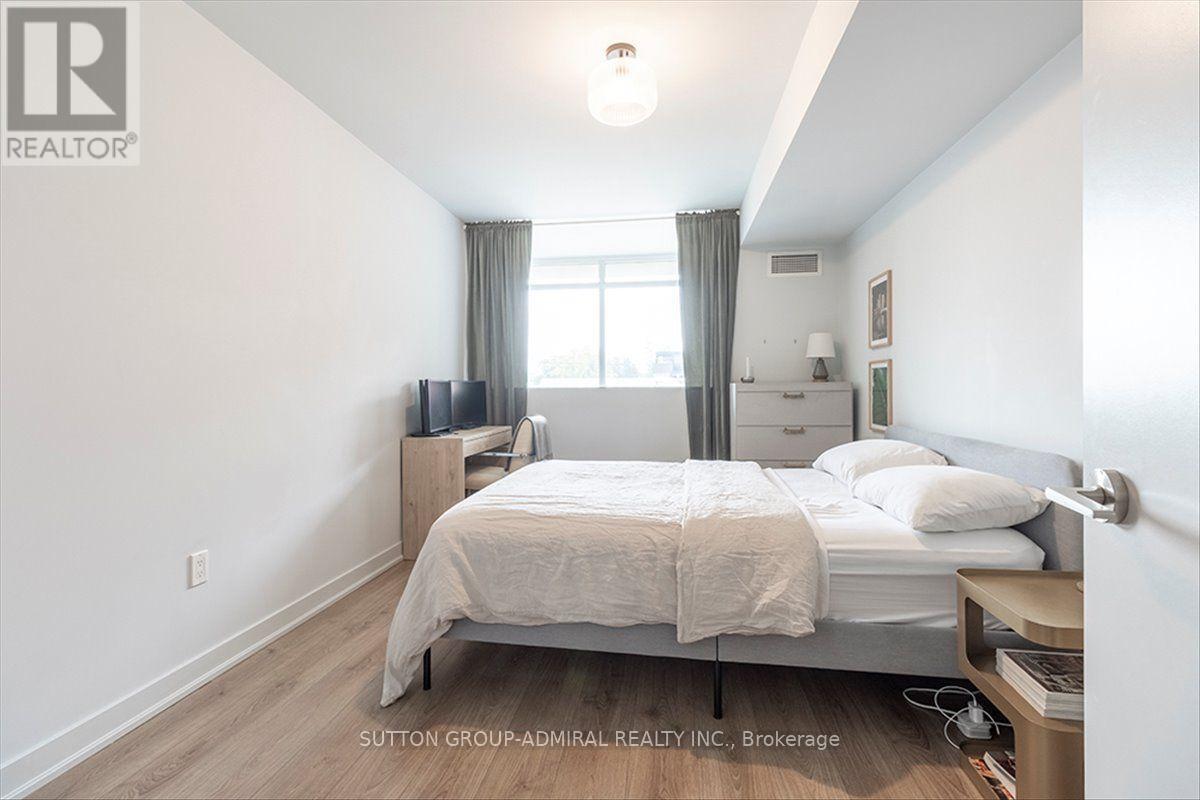 #221 775 KING STREET W - 17