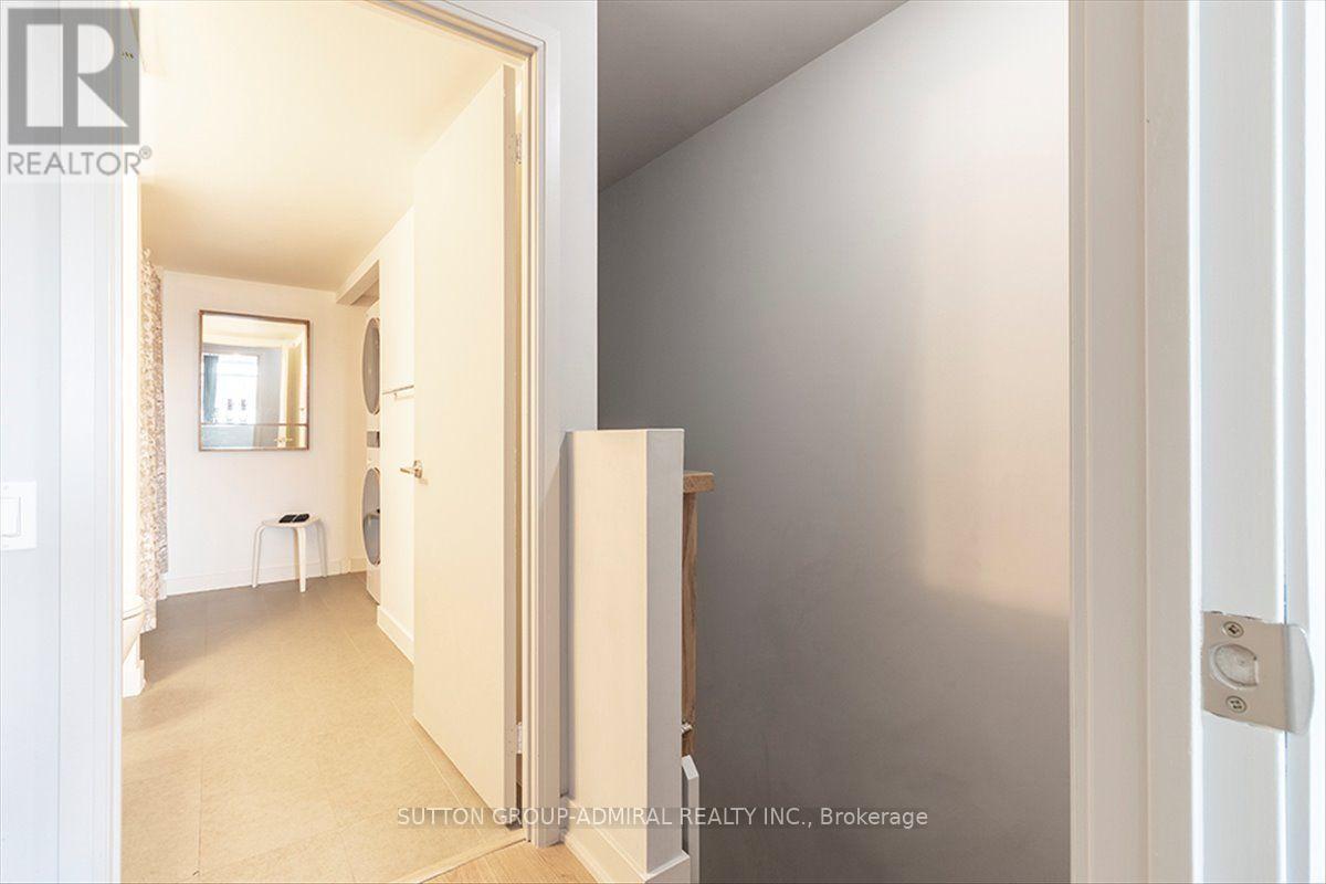 #221 775 KING STREET W - 19