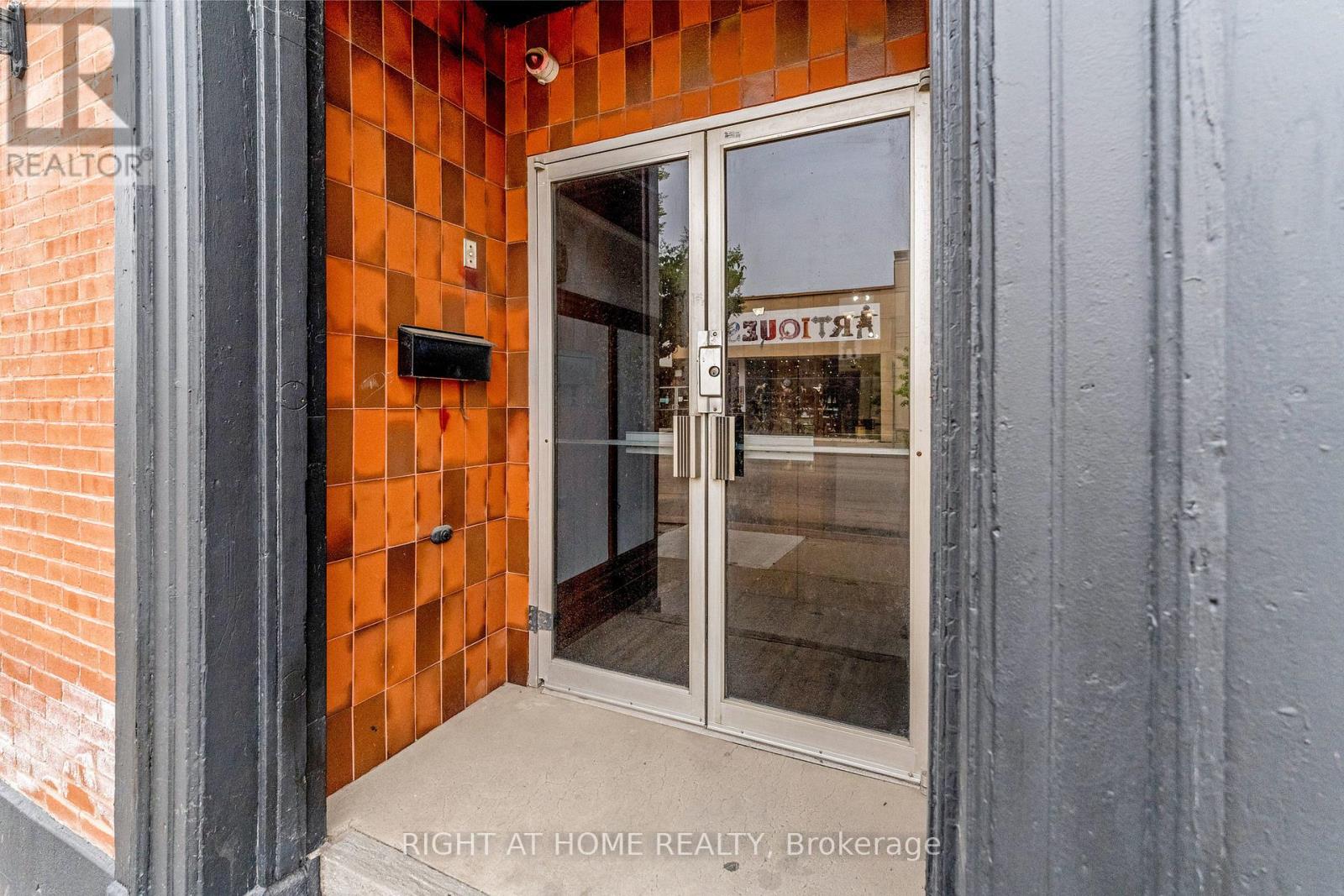 MAIN - 262 OTTAWA STREET N, Hamilton (Crown Point) — photo 4