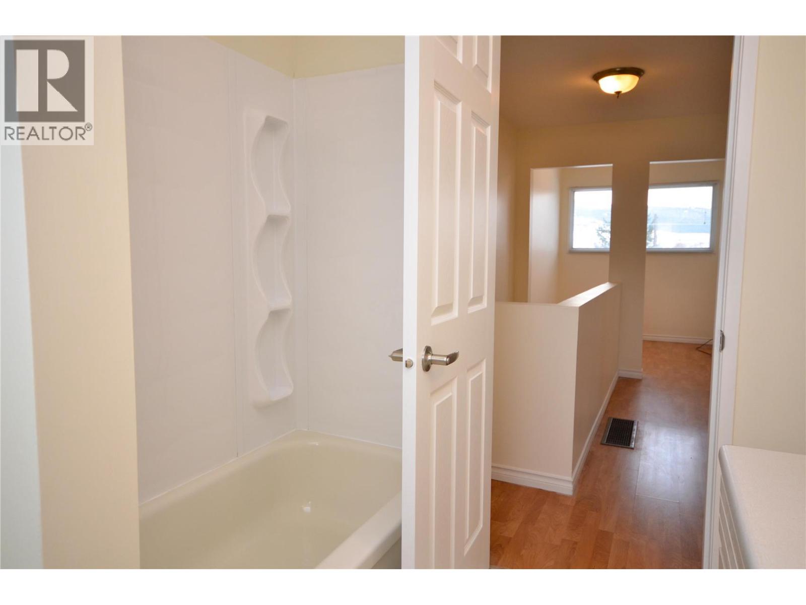 4501B 15 Avenue - Image 33