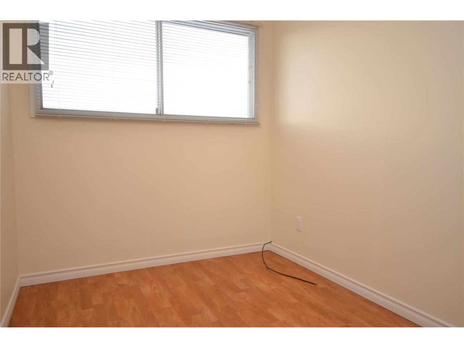 4501B 15 Avenue - 17