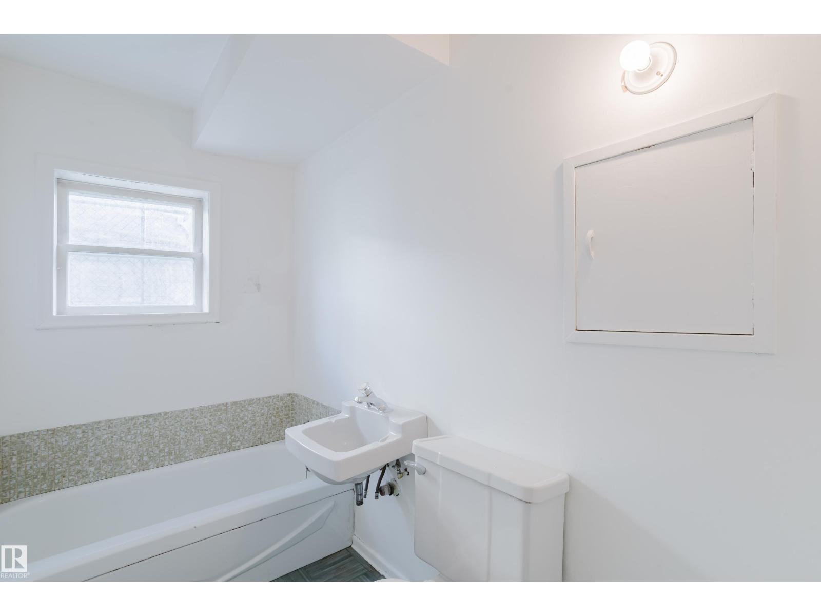 12831 126 ST NW - 32