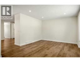 610 Strathcona Drive SW - photo 2