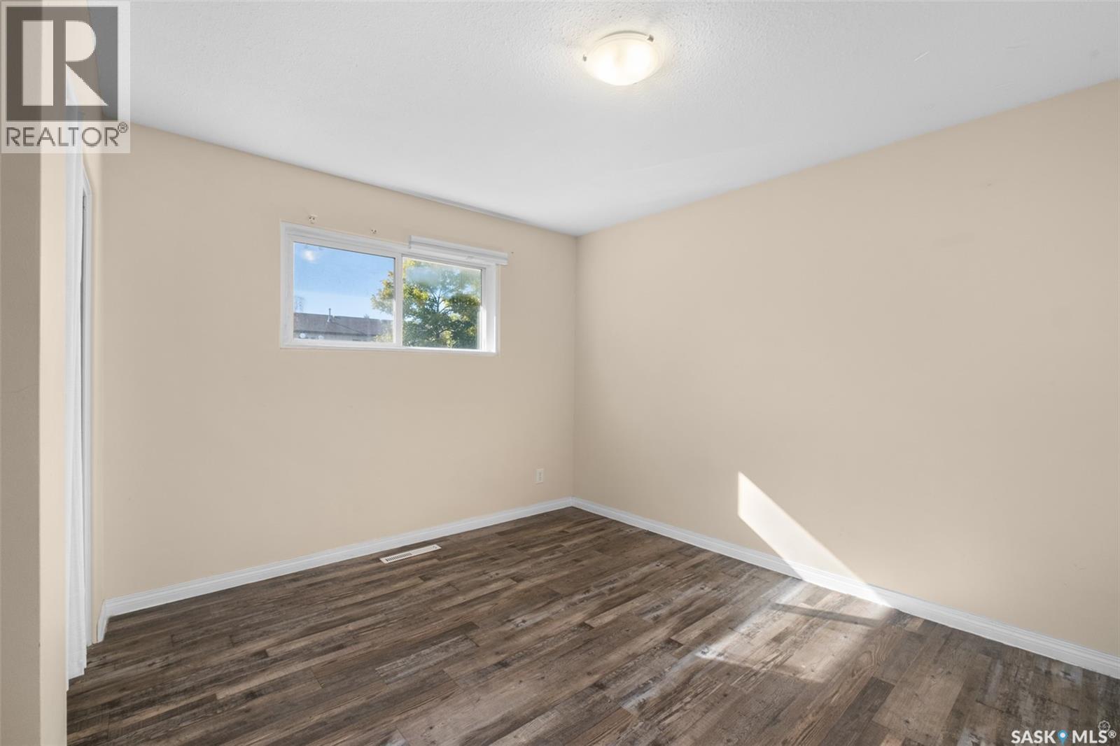 211 31st STREET E - Image 10