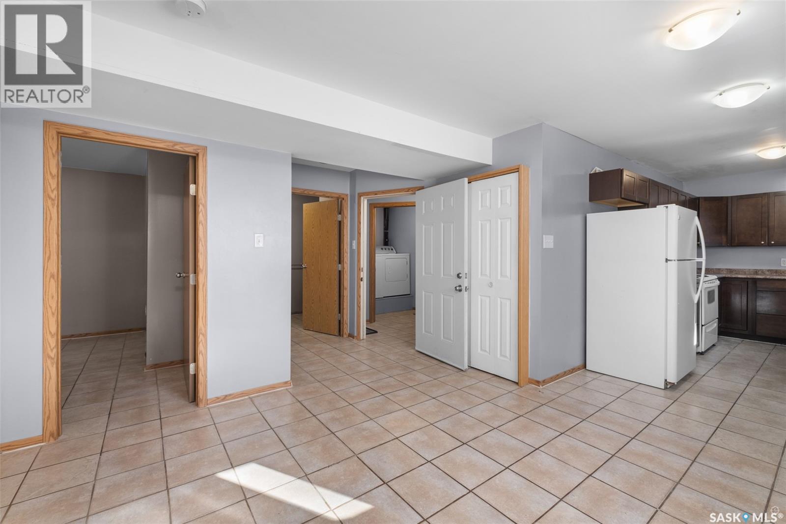 211 31st STREET E - Image 16