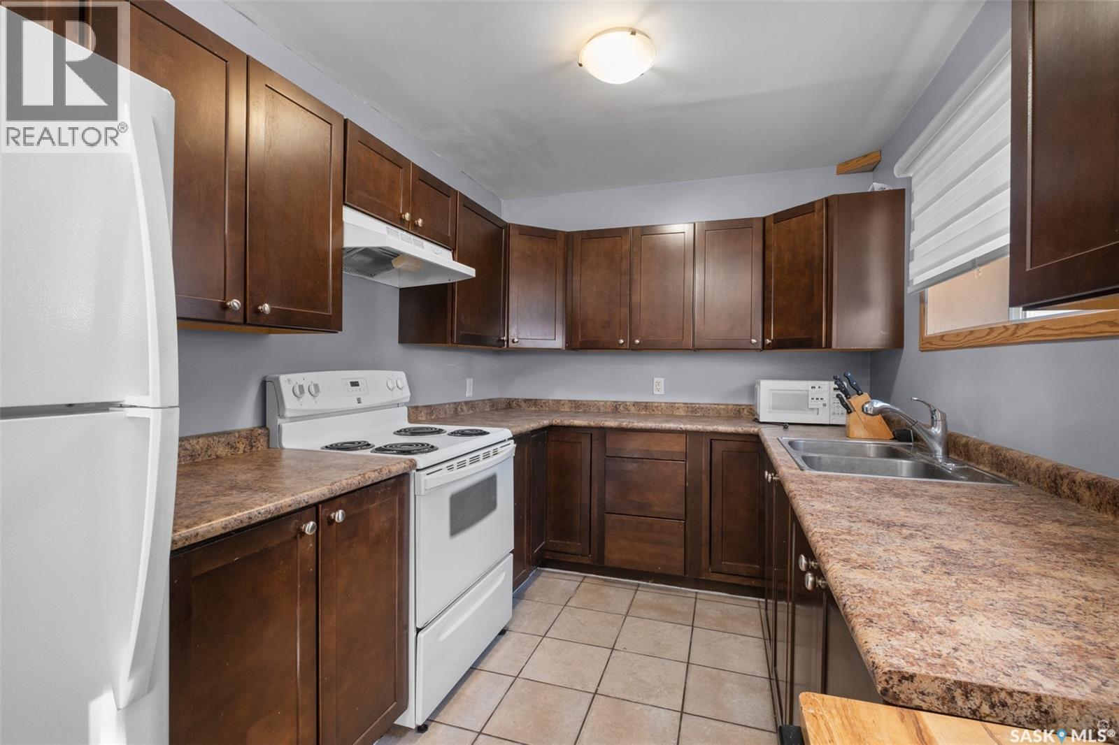 211 31st STREET E - Image 19
