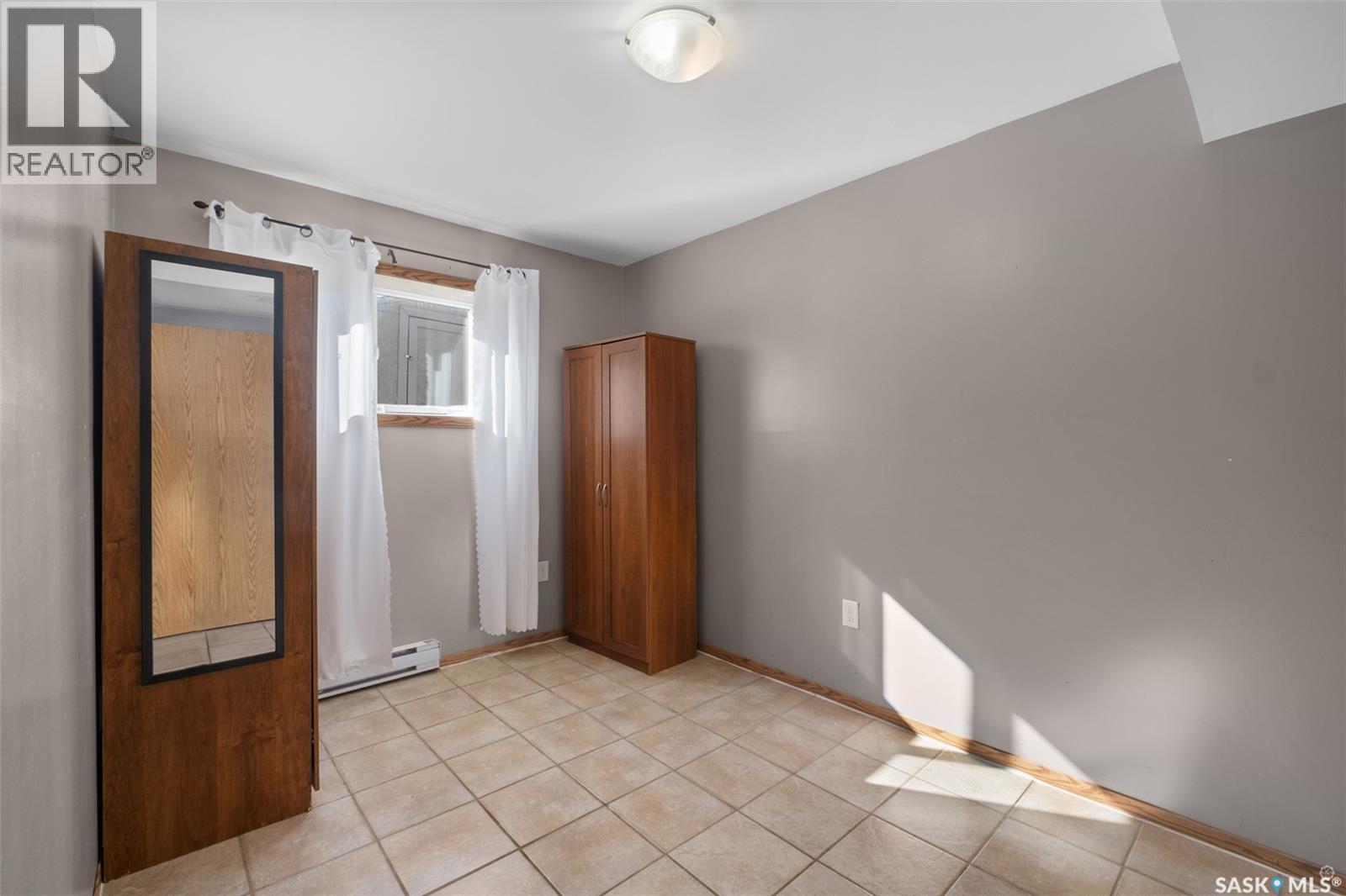 211 31st STREET E - Image 21