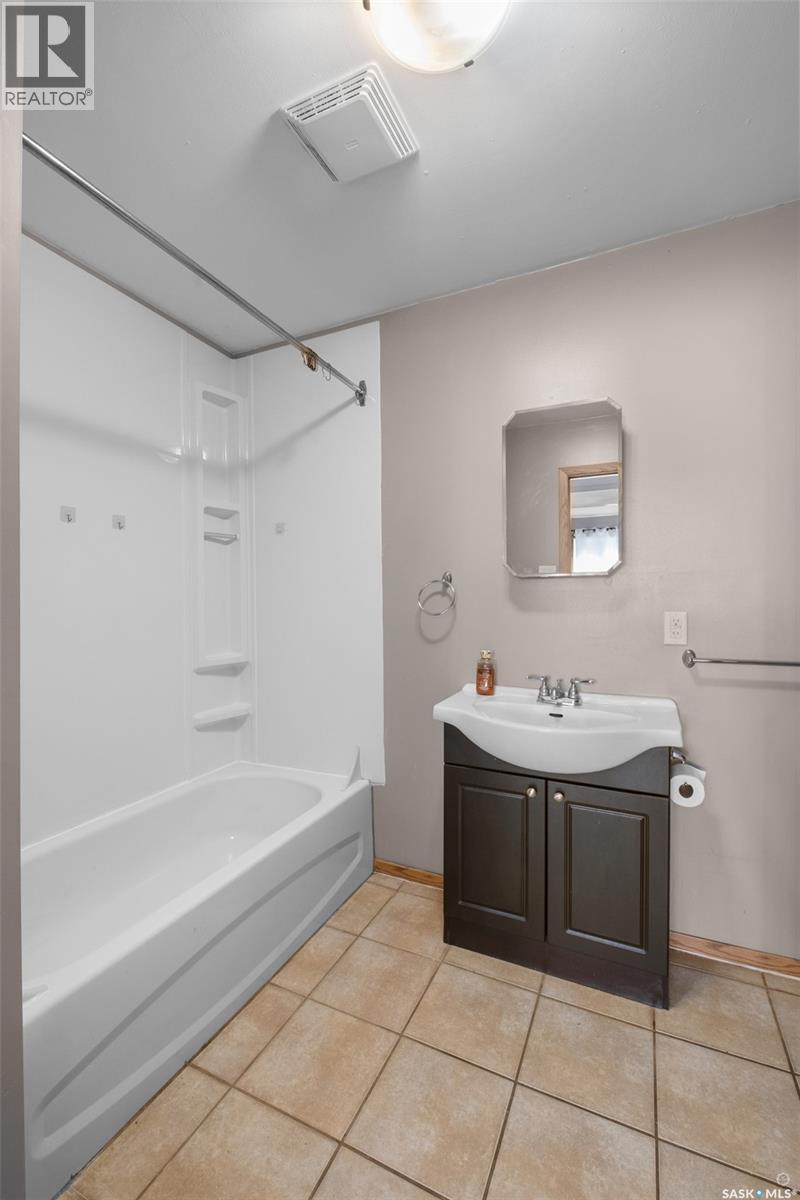 211 31st STREET E - Image 22