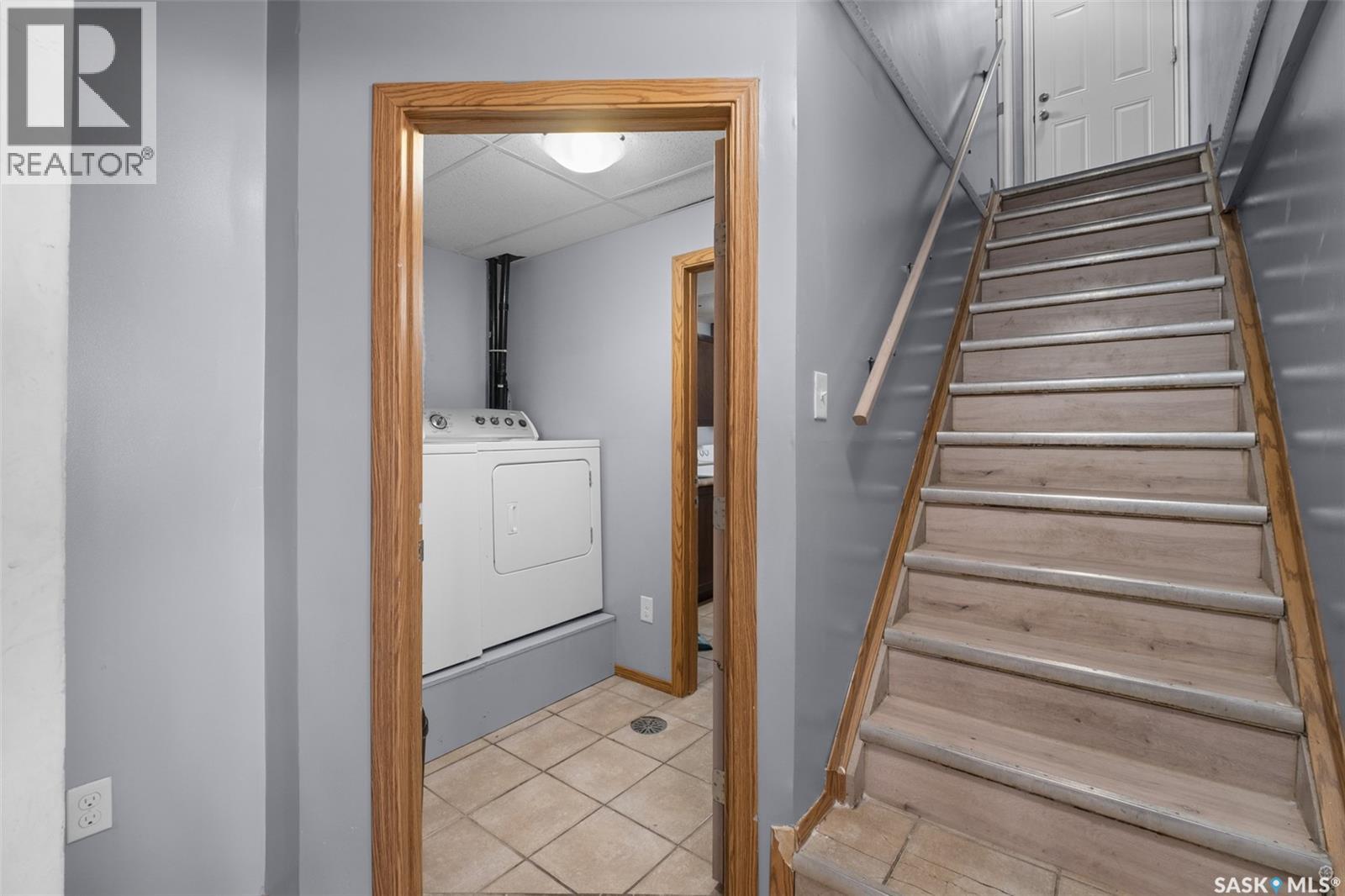 211 31st STREET E - 23