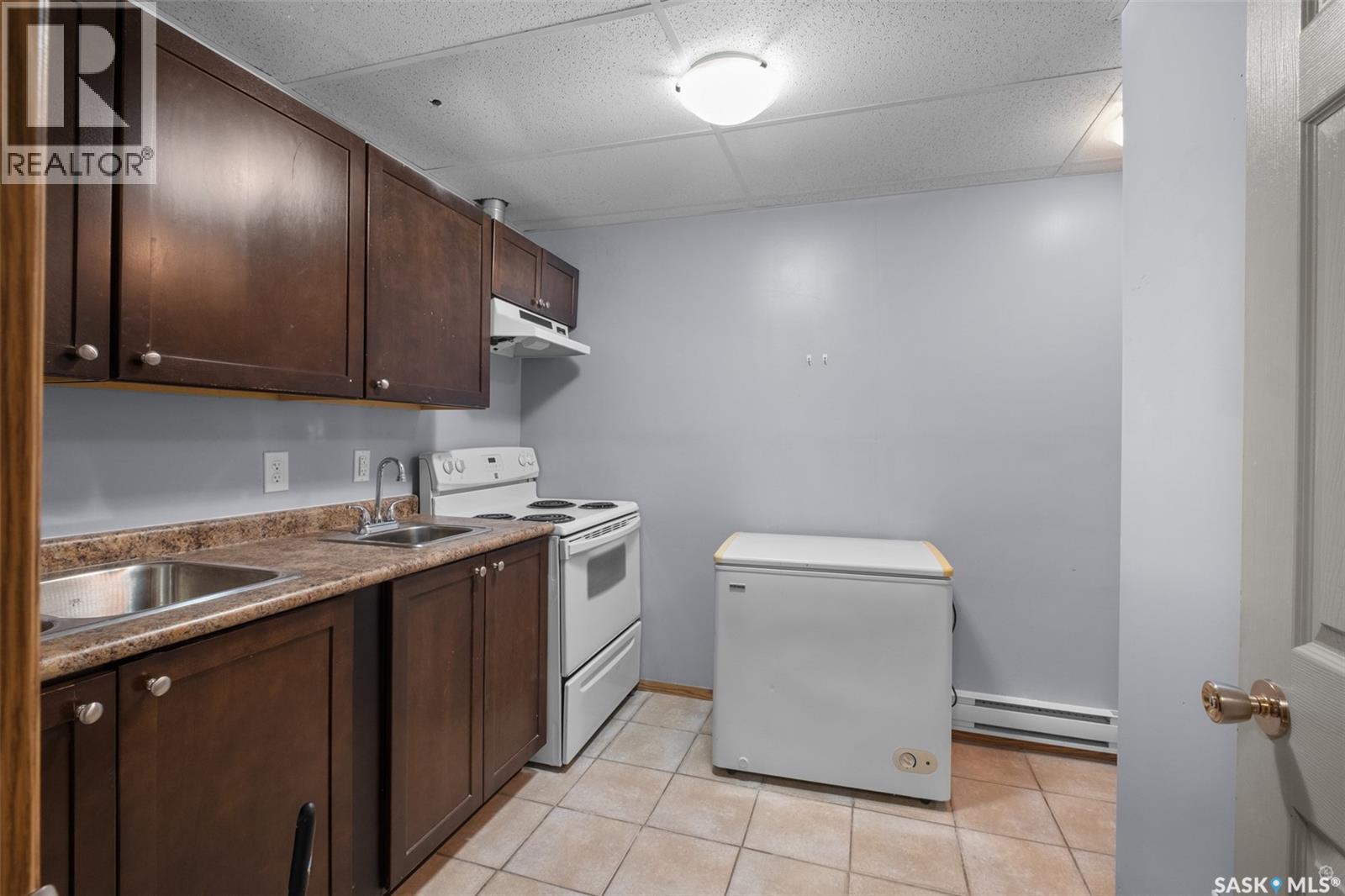 211 31st STREET E - Image 24