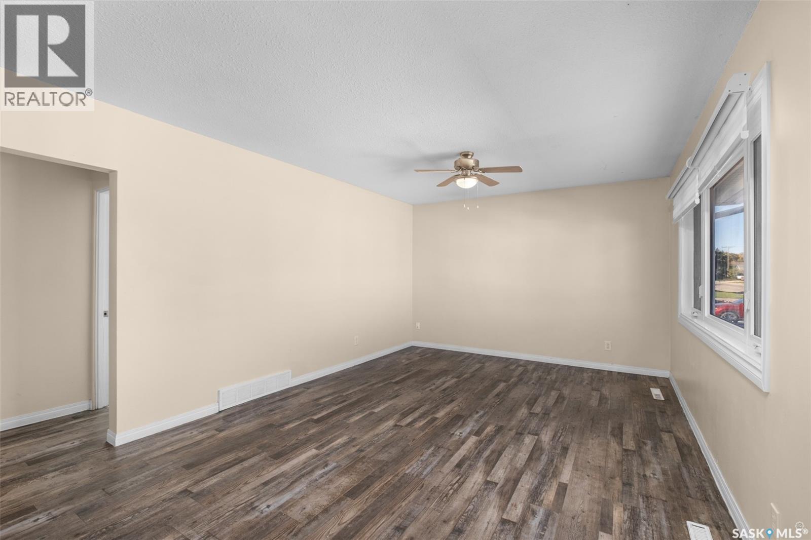 211 31st STREET E - Image 3