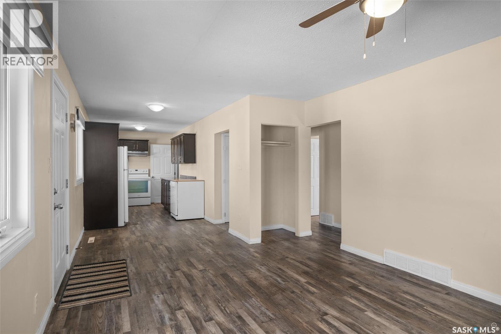 211 31st STREET E - Image 5