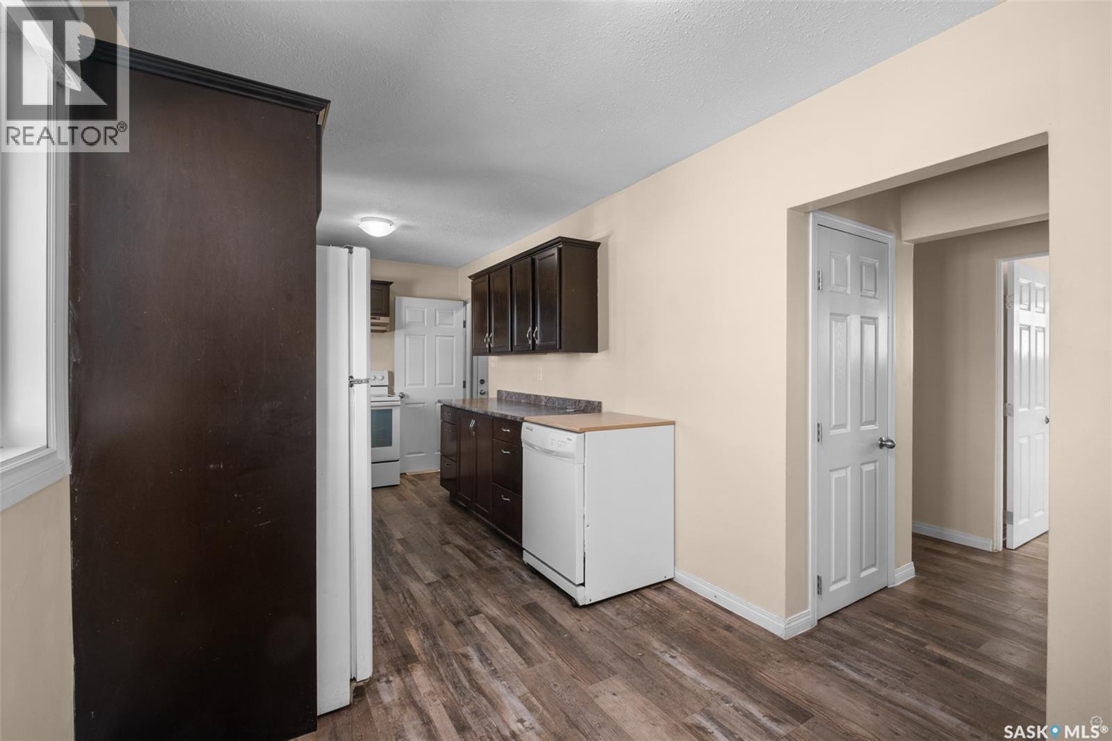 211 31st STREET E - Image 6