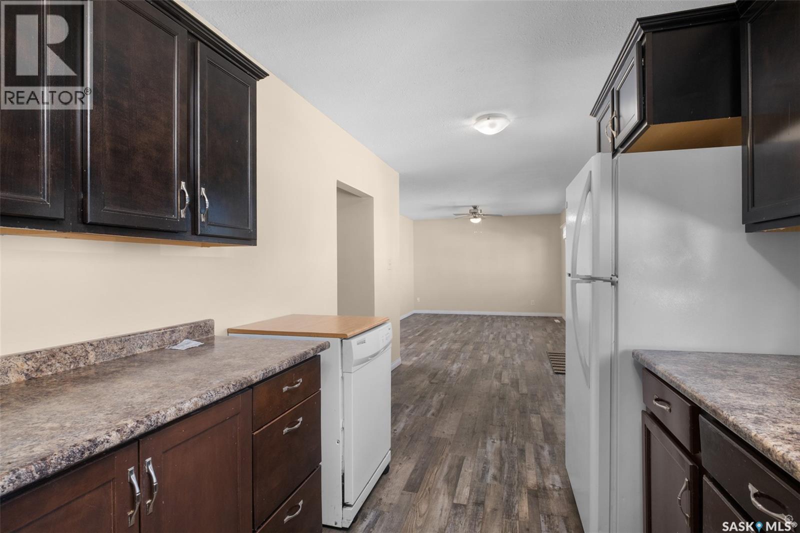 211 31st STREET E - Image 8