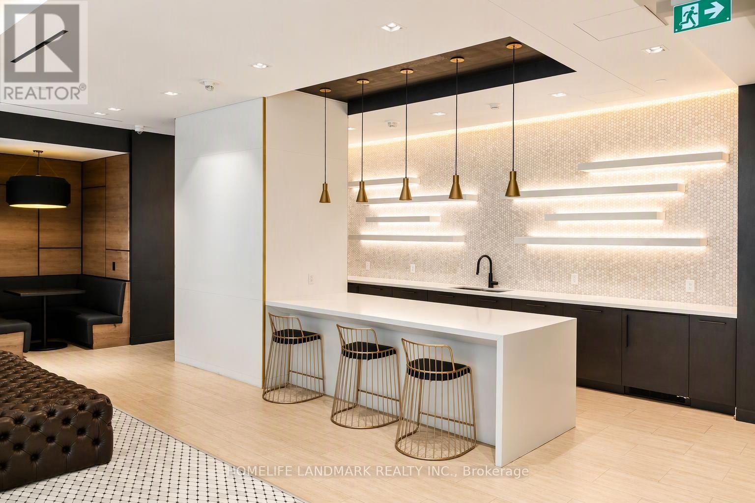 #2117 85 WOOD STREET - Image 15